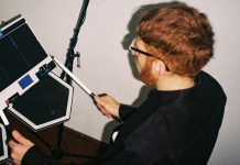 Kris Baha: Zwischen Achtziger-Nostalgie und Cyberpunk aus der Zukunft