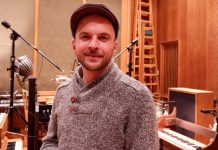 Nils Frahm: „Ich bin fast wie ein Zeremonienmeister” Nils Frahm Header by Moritz Hoffmann