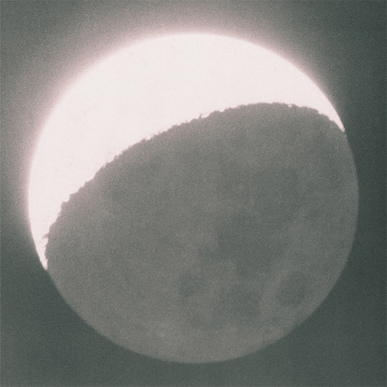 Wolfgang Tillmans – Moon in Earthlight (Fragile)