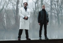 Der Umgang mit Raum und Stille: Richie Hawtin über seine Zusammenarbeit mit Chilly Gonzales Chilly Gonzales Richie Hawtin by Camille Blake Header