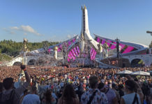 Backstage beim Tomorrowland: Ein Märchenland, in dem man seinen Kontostand vergessen sollte Die Hauptbühne des Tomorrowland (Foto: Presse)