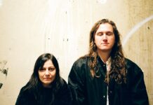 LABOUR presents sungazing (رضایت) x HAU Hebbel am Ufer: Gewinnt 2×2 Tickets LABOUR (Farahnaz Hatam & Colin Hacklander) (Foto: Frankie Casillo)