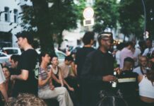 „Broadcasting the Underground”: Berliner Clubcommission vernetzt Community-Radios Refuge Worldwide (Foto: Molly Maltman)