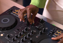 Pioneer DJ: Neuer DJ-Controller für Einsteiger:innen DDJ-FLX4 (Foto: Pioneer DJ)