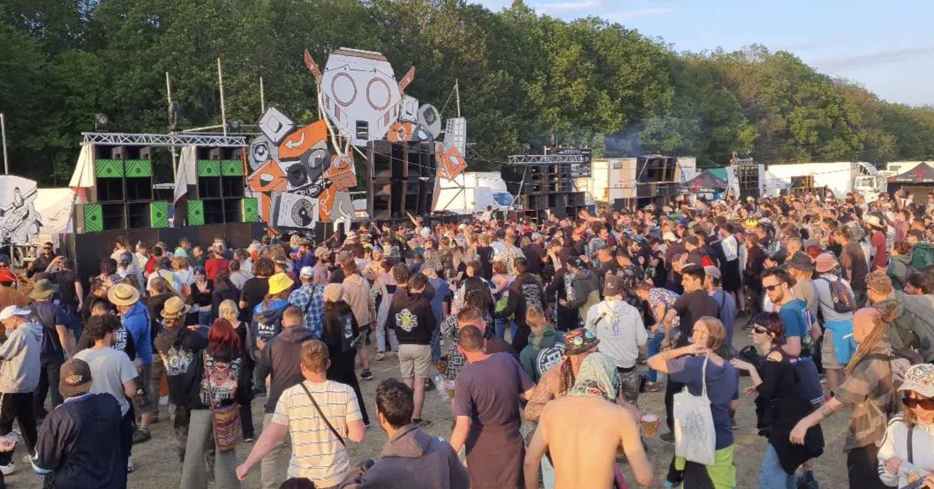 Teknival Illegaler Großrave in Frankreich unter Polizeiaufsicht