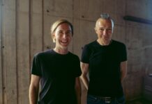 Bullfrog: Einsteiger-Synthesizer von Erica Synths und Richie Hawtin Richie Hawtin mit Erica Synth-Gründer Girts Ozolinš auf dem Sonar (Foto: Presse)