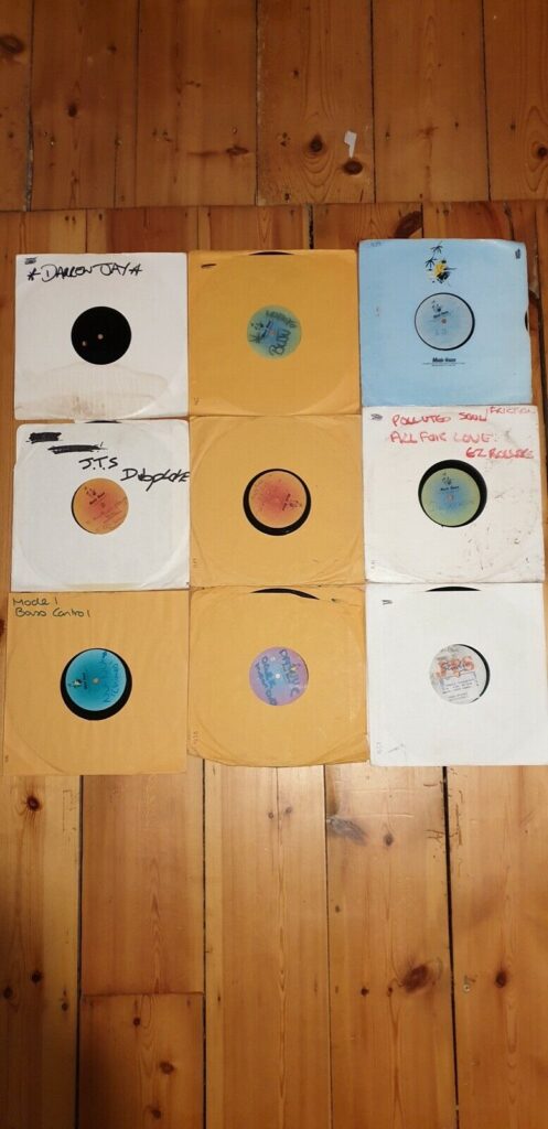 Eine Sammlung von Drum 'n' Bass-Dubplates (Foto: acheron77) 