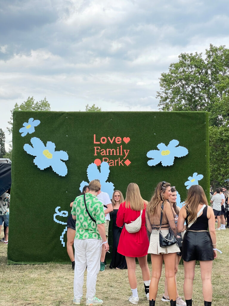 Die Fotowand des Love Family Park 2023 (Foto: Jens Balkenborg)
