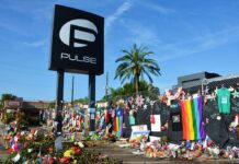 Queerfeindliches Massaker in Orlando: Pulse-Club wird Gedenkstätte Der Pulse Club in Orlando mit dem Memorial (Foto: WalterPro4755)