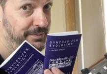 „Vintage Synths and Drum Machines & Samplers”: Zine dokumentiert Synthesizer-Geschichte Oli Freke (Foto: Velocity Press Instagram)