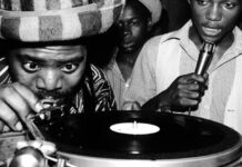 The Music Is Black: Londoner Ausstellung über afrobritische Musik Ein Exponat der Ausstellung (Foto: Presse)