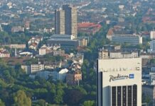 PAL: Wiedereröffnung verschoben Der Komplex des Radisson Blu neben dem Congresszentrum beherbergt auch die Discothek Roya (Foto: Martina Nolte)