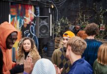 AlphaTheta: Tragbarer Lautsprecher für kabelloses DJing Mit dem Pioneer DJ „Wave-Eight” lassen sich kabellos Partys veranstalten (Foto: Alpha Teta)