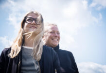 Aena Spitz von der Nation of Gondwana: Bezahlbar bleiben, mit einem moralischen Grundgerüst Aena Spitz (links) und Suse Laukert (Foto: Dorit Guenter)