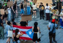 New York: Polizeieinsatz bei Bomba-Afterparty Die Demonstration nach der Nacht des Polizeieinsatzes (Foto: Instagram/ @jupi.bk)