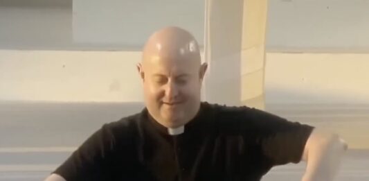 Raven mit Religion oder: God is a DJ (Screenshot: YouTube/SRF Impact)