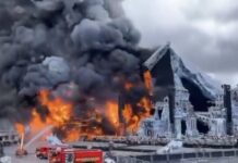 Tomorrowland: Pyrotechnik als mögliche Brandursache Der Brand der Hauptbühne auf dem Tomorrowland 2025 (Foto: X / @estendenciaensv)