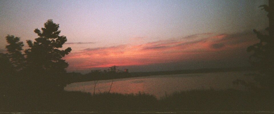 Ferropolis aus der Ferne vor dem Melt 2014 (Foto: Laura Abel)
