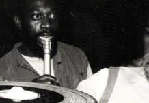 „The Early Days of Jungle & Drum’n’Bass”: Dokumentation jetzt gratis als Stream Der Film beleuchtet unter anderem die Anfänge von MCs (Foto: The Rest Is History)