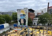 Berliner Holzmarkt: Viva con Agua baut Gästehaus