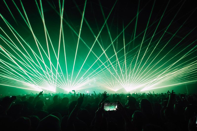 Underworld mit beeindruckender Lichtshow in der Silver Arena (Foto: flow Festival / Konstantin Kondrukhov)