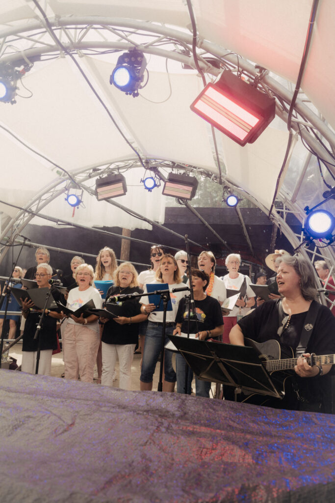 Der Grünefelder Frauenchor (Foto: Maxine Stiller)