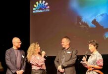 Festivalstudie der Initiative Musik & Bundesstiftung LiveKultur: „Menschen, die Festivals machen, müssen optimistisch auf die Welt gekommen sein” Von links nach rechts: Stephan Schulmeistrat (Leiter des Deutsches Musikinformationszentrum), Katja Lucker – (Geschäftsführerin, Initiative Musik), Karsten Schölermann (1. Vorsitzender, Bundesstiftung LiveKultur), Vivian Perkovic (Moderation) (Foto: Alexis Waltz)