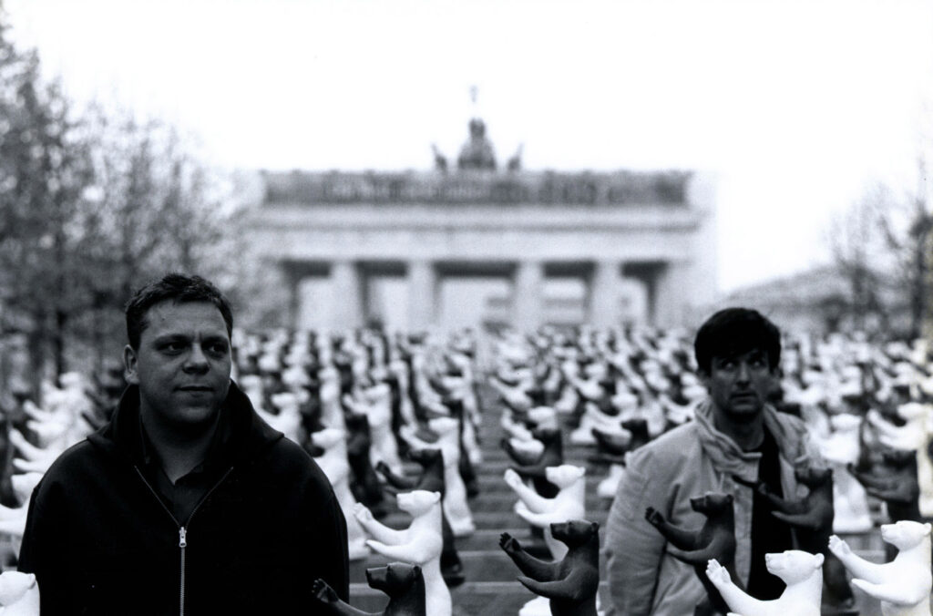 Stefan Strüver und Horst Weidenmüller vor dem Brandenburger Tor (Foto: Privat)