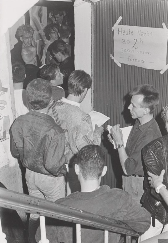 Die letzte Party im SchwuZ in der Kulmer Straße am 23. August 1986 (Foto: Johannes Aevermann/Archiv des Schwulen Museums)