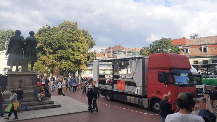 Von Goethe und Schiller beobachtet: Die Kulturkarawane 2025 in Weimar (Foto: Tim Forster)