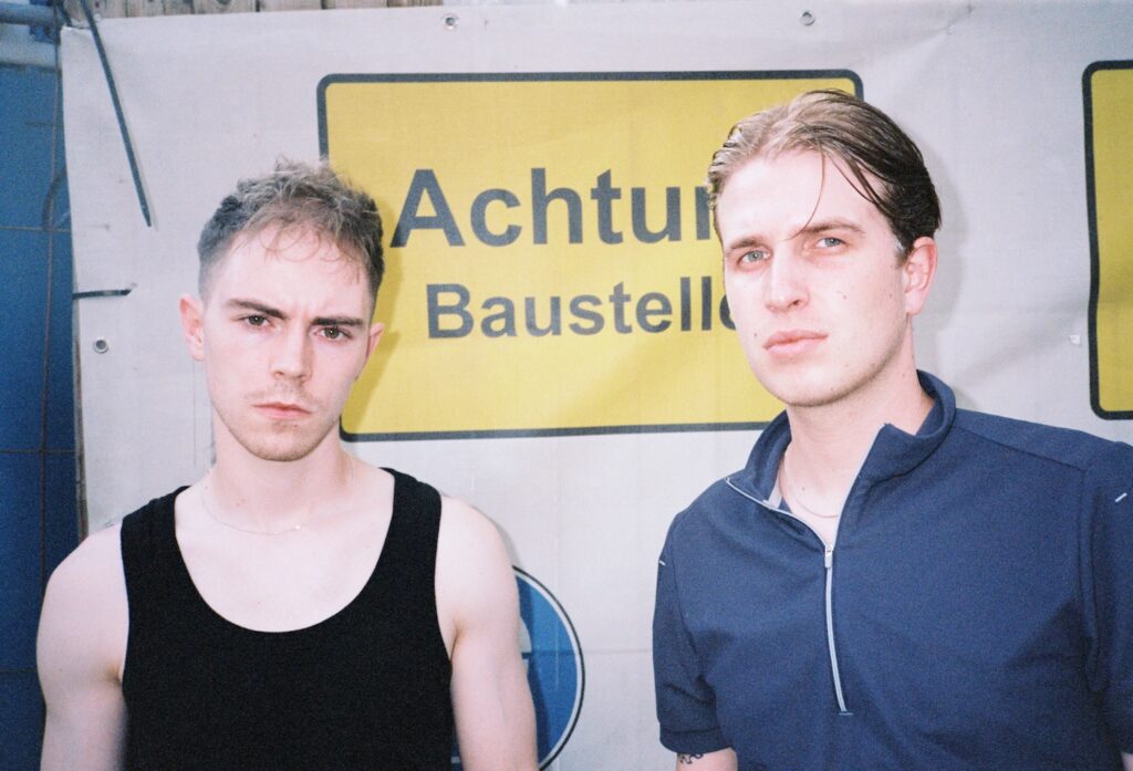 Paul Vogler und Louis Köhler von BAUGRUPPE90 (Foto: Michael Anthony Baumann)