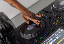 AlphaTheta: Update von Rekordbox macht Spotify-Integration möglich Damit ist auch der gesamte Spotify-Katalog auf den gebräuchlichen CDJs abspielbar (Foto: AlphaTheta)