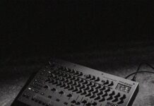 TR-1000: Roland bringt analoge Drummachine auf den Markt Roland TR-1000 (Foto: rolandsynthandaira/ instagram)