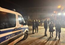 Berlin: Rave mit Tanith und Westbam aufgelöst Die Polizei vor den Rathenau Hallen (Foto: Tanith/Facebook)
