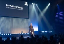 APPLAUS-Award: 1,7 Millionen Euro für 88 Veranstaltende Kulturstaatsminister Wolfram Weimer beim APPLAUS-Award 2025 (Foto: Initiative Musik)