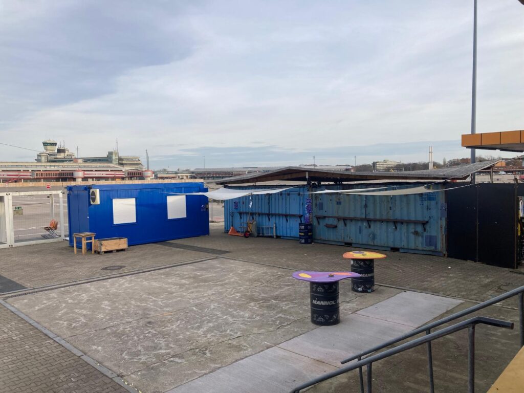 Die Aussicht über den Flughafen (Foto: Jakob Senger)