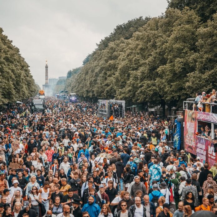 Die Rave the Planet Parade (Foto: Instagram/ Rave The Planet)