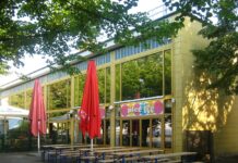 Mokka-Milch-Eisbar: Ostberliner Café kehrt zurück Das Gebäude der Mokka-Milch-Eisbar (Foto: Wikipedia)