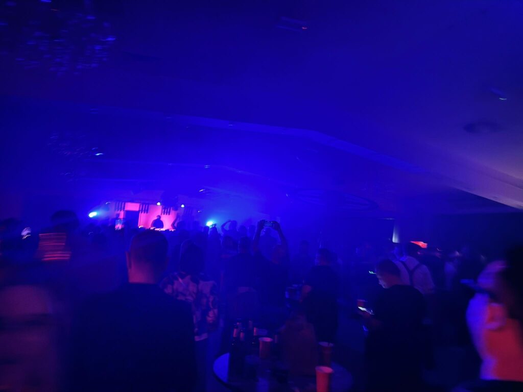 DJ Rush bei der Warehouse-Party in Köln (Foto: Facebook/Warehouse Fans)