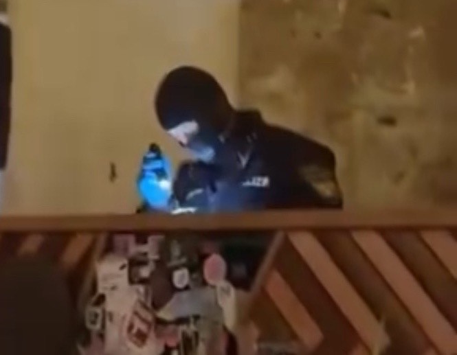 Eine der Einsatzkräfte bei der Razzia (Foto: City Club)