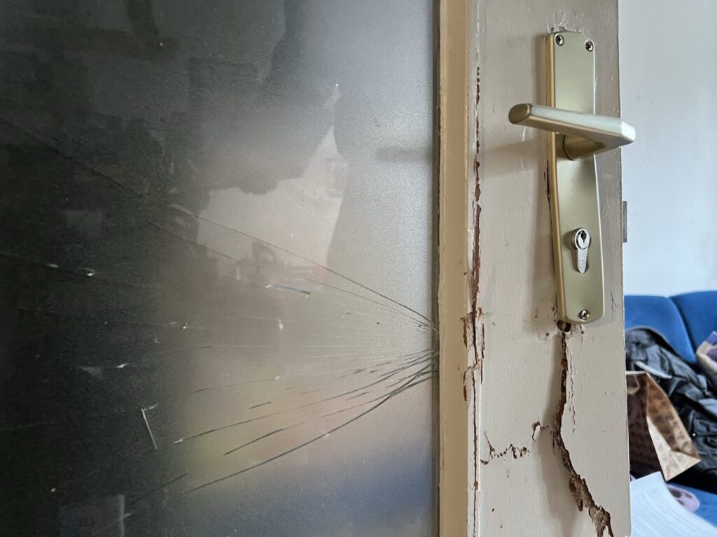 Eine eingetretene Tür im City Club (Foto: City Club)