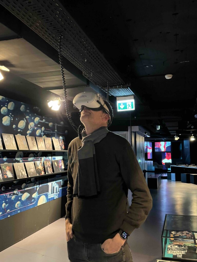 Mit einer VR-Brille sieht man das Omen im MOMEM noch mal von einer anderen Perspektive.