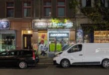 Veranstalter zur KOKA36-Insolvenz: „Das hat einen viel größeren Radius, als man ahnt” Die KOKA36 bei Nacht, in besseren Tagen (Foto: Philipp Klöckner)