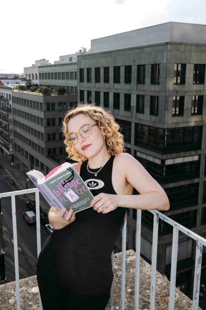 Rike van Kleef weiß, dass FLINTA*-Acts noch lange nicht dieselben Chancen haben wie cis-männliche Acts.