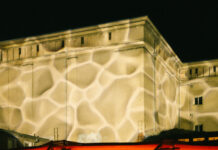 Die Macher:innen des Good2U zum Spendenaufruf: „Ein Zuhause entsteht nicht durch perfekte Konzepte, sondern durch gelebte Praxis” Projektionen und Verweilen auf dem Good2U (Foto: Daniela Da Cruz)