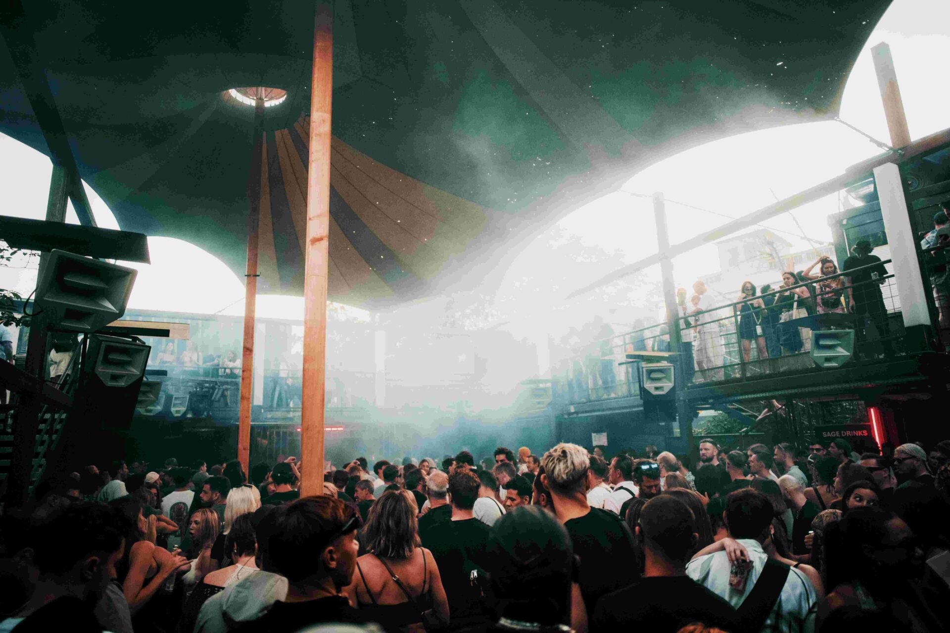 Das Watergate-Open-Air im SAGE Beach (Foto: Jarik Eberwein)