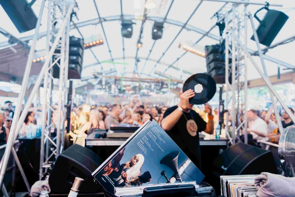 Der Main-Floor des Watergate Open Air im SAGE Club (Foto: Marie Staggat)