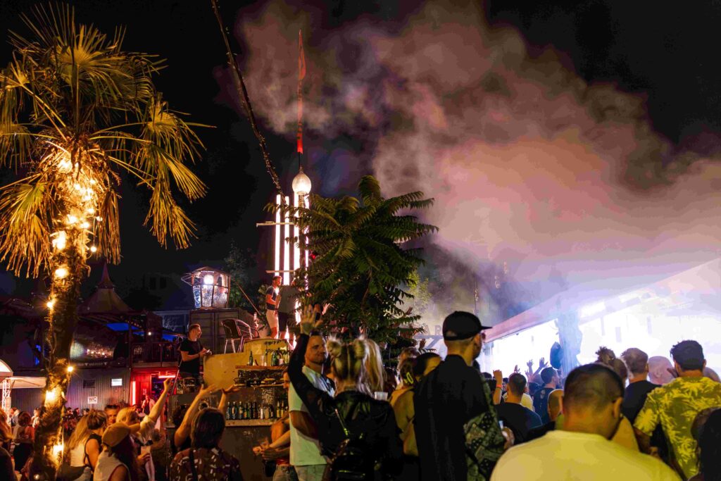 Gefeiert wird bis in die Nacht (Foto: marie Staggat)