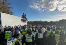 Südengland: Kritik an Polizei nach Rave-Auflösung Einsatzkräfte gehen gegen Feiernde vor (Foto: dorset_police/Instagram)