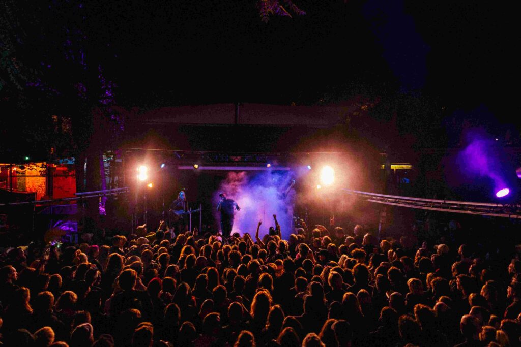 Konzert im Garten des ://about blank (Foto: Bastian Bochinski)